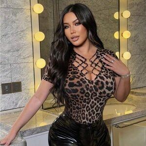 Leopard Print Crisscross Short Sleeve Top - Brown